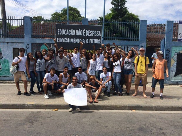 Estudantes do Colégio Estadual Oliveira Viana