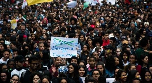 manifestacao-contra-a-reforma-do-ensino-medio-16082018171514259.jpeg