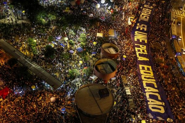 brasil-brasilia-protesto-corte-universidade-20190530-011-copy.jpg